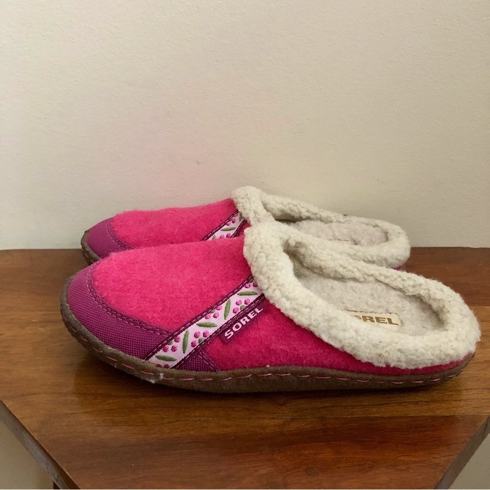 Kids Sorel slippers